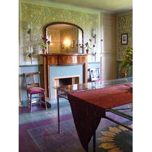 Трафарет обоев на стене