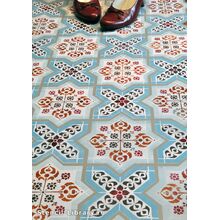 Декор пола при помощи трафарета