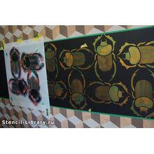 Рисунок скарабея на стене трафаретом