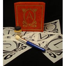 Декор шкатулки текстовым трафаретом