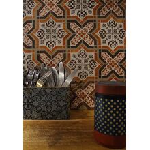 Пример декора стены трафаретом плитки в турецком стиле