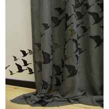 Трафарет с гусями на стене - детально