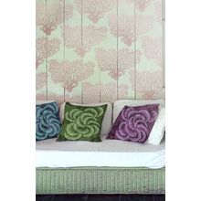 Декор подушек обойным трафаретом